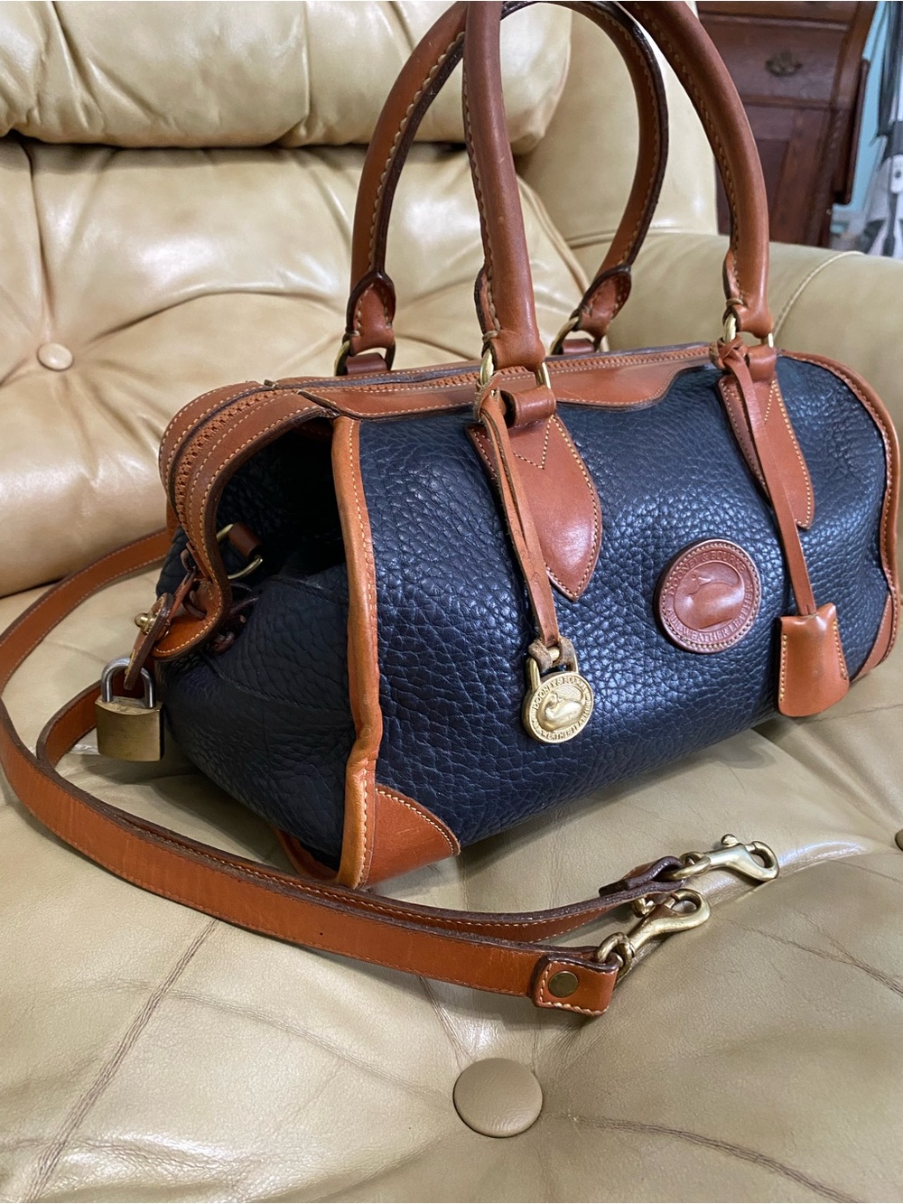 Vintage Navy Dooney & Bourke Gladstone Satchel w/Lock AWL Leather Doctor - Picture 2 of 16